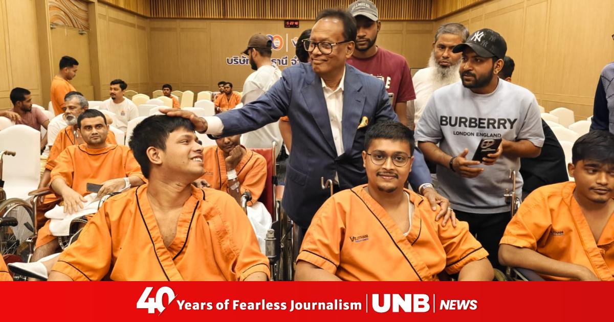 Minister Mahbub Anam visits July Uprising victims receiving treatment ...